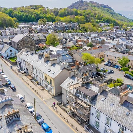 Snowdon House, 8 Bedrooms, Sleep 16, Close To Blackrock Sand Porthmadog Eksteriør billede