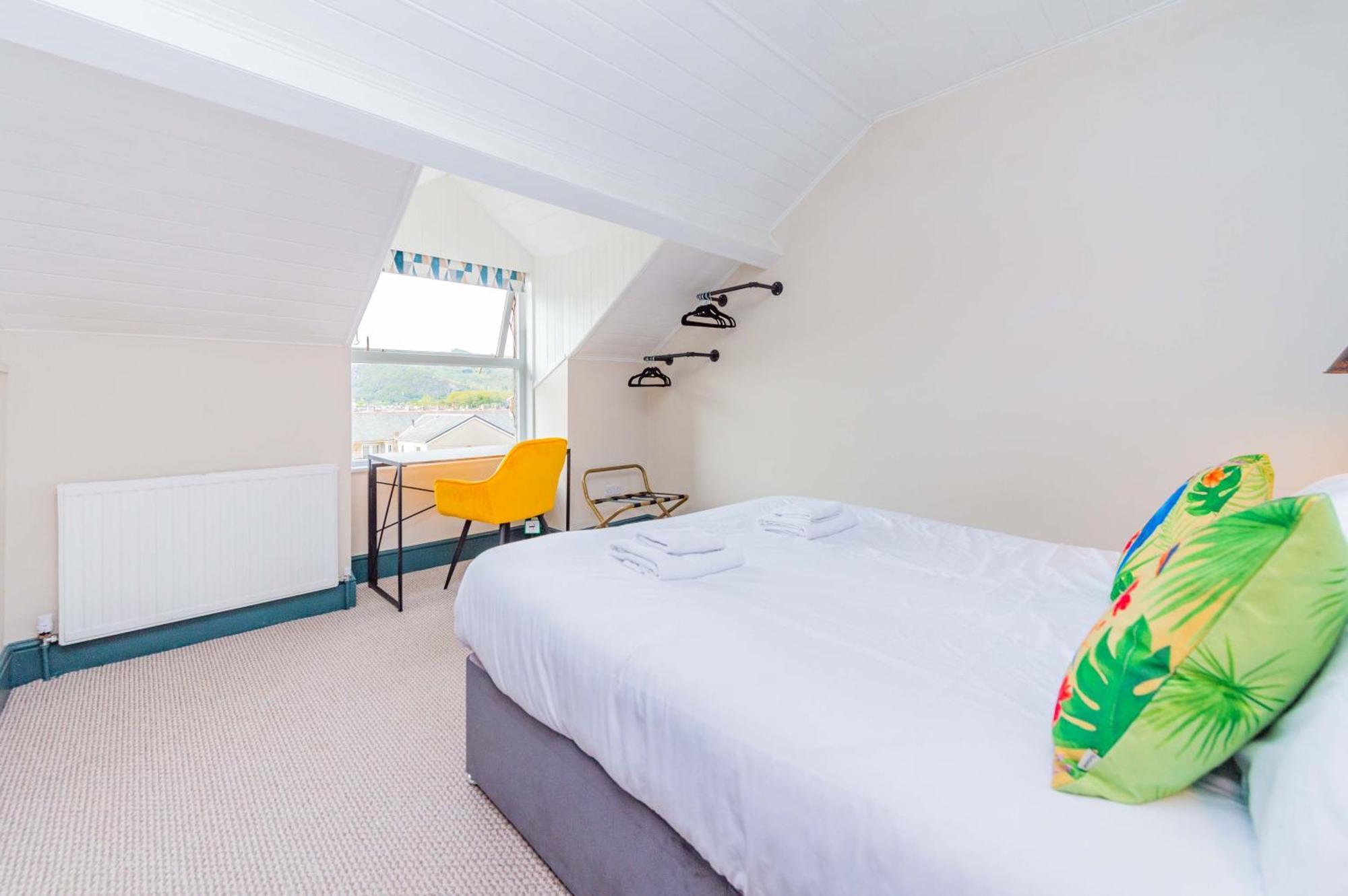 Snowdon House, 8 Bedrooms, Sleep 16, Close To Blackrock Sand Porthmadog Eksteriør billede