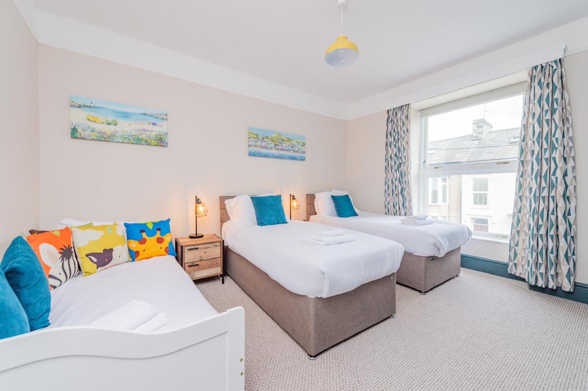 Snowdon House, 8 Bedrooms, Sleep 16, Close To Blackrock Sand Porthmadog Eksteriør billede