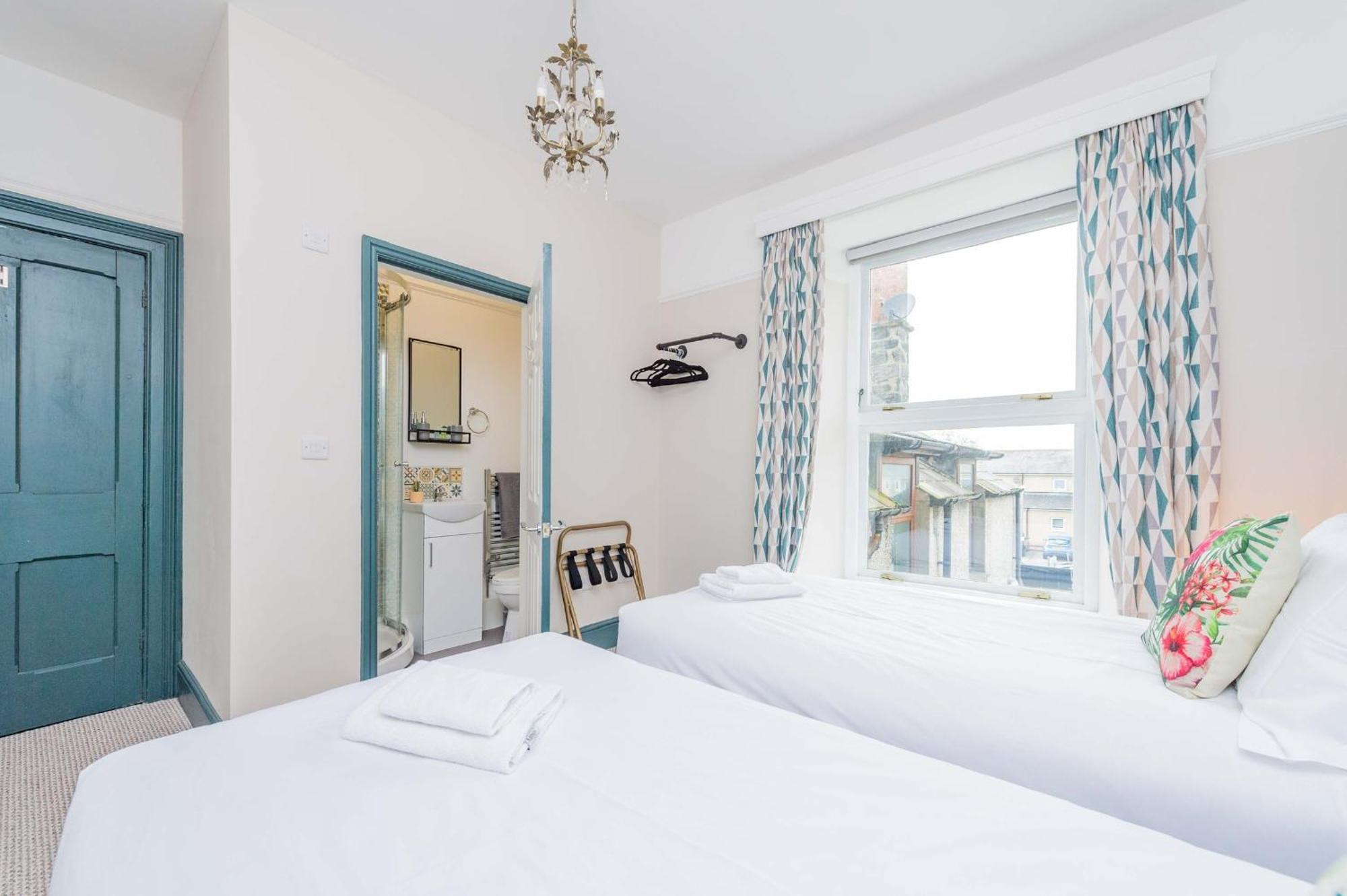 Snowdon House, 8 Bedrooms, Sleep 16, Close To Blackrock Sand Porthmadog Eksteriør billede